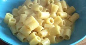 Pasta-cacio-formaggio-pepe-uova-napoletana