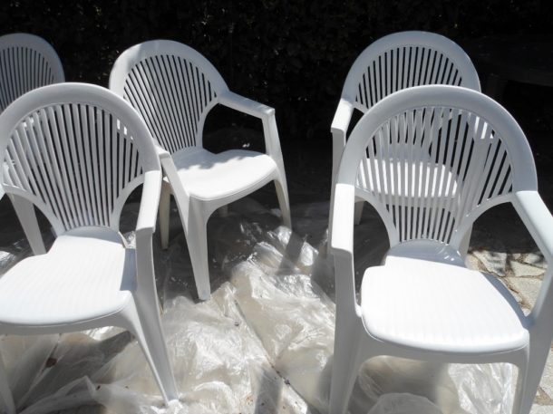 le sedie di plastica macchiate (1024x768)